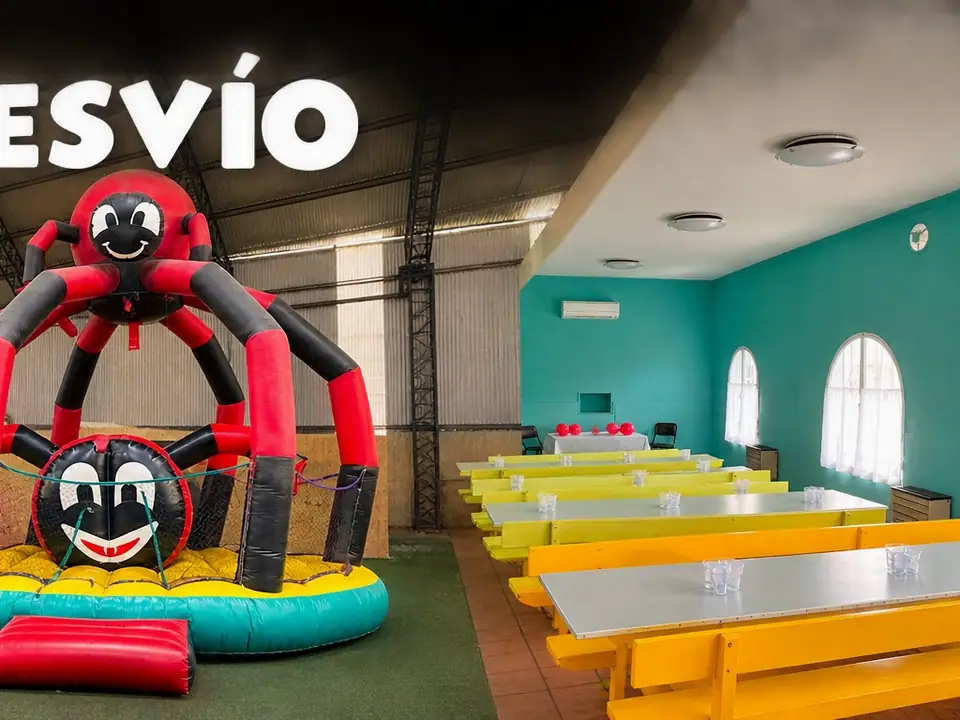 Salón con mesas para cumpleaños infantiles